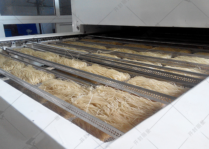 摆脱场地天气限制,丽星粉条烘干设备来助力 摆脱场地天气限制,丽星粉条烘干设备来助力